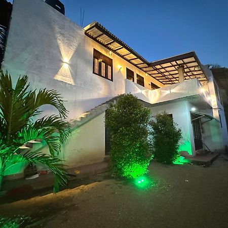 Sunliya Resort Тангалла Экстерьер фото