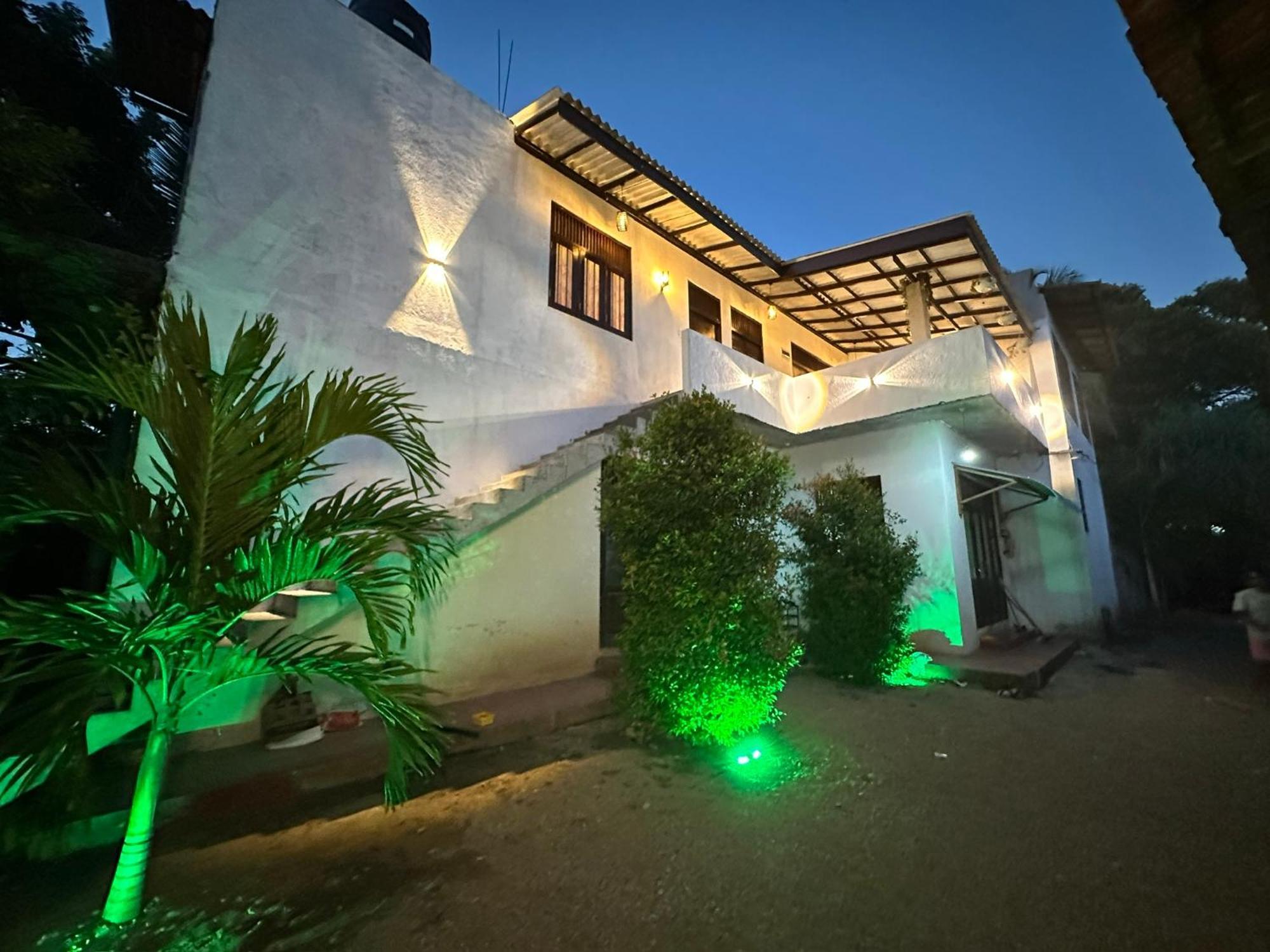 Sunliya Resort Тангалла Экстерьер фото