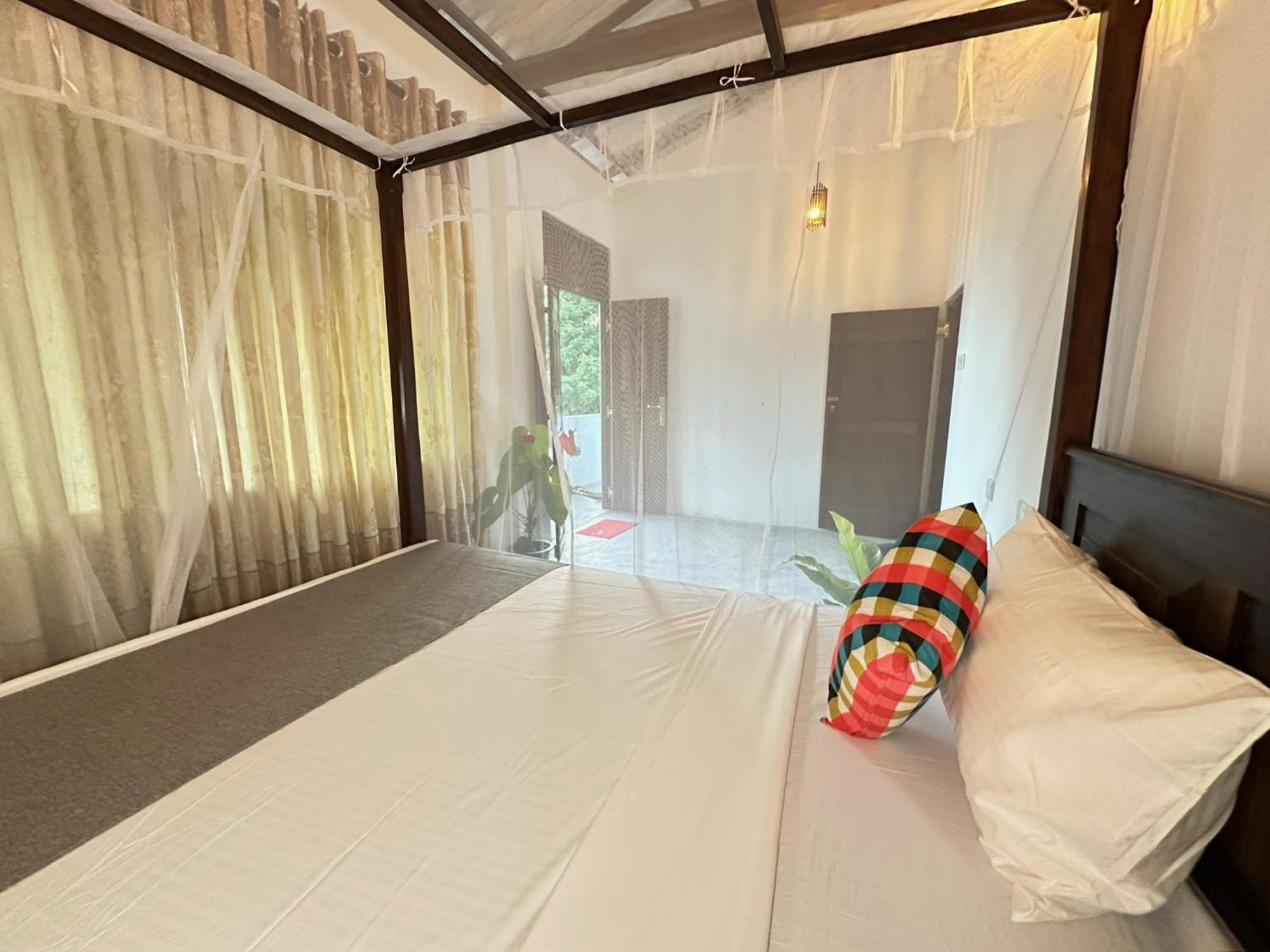 Sunliya Resort Тангалла Экстерьер фото