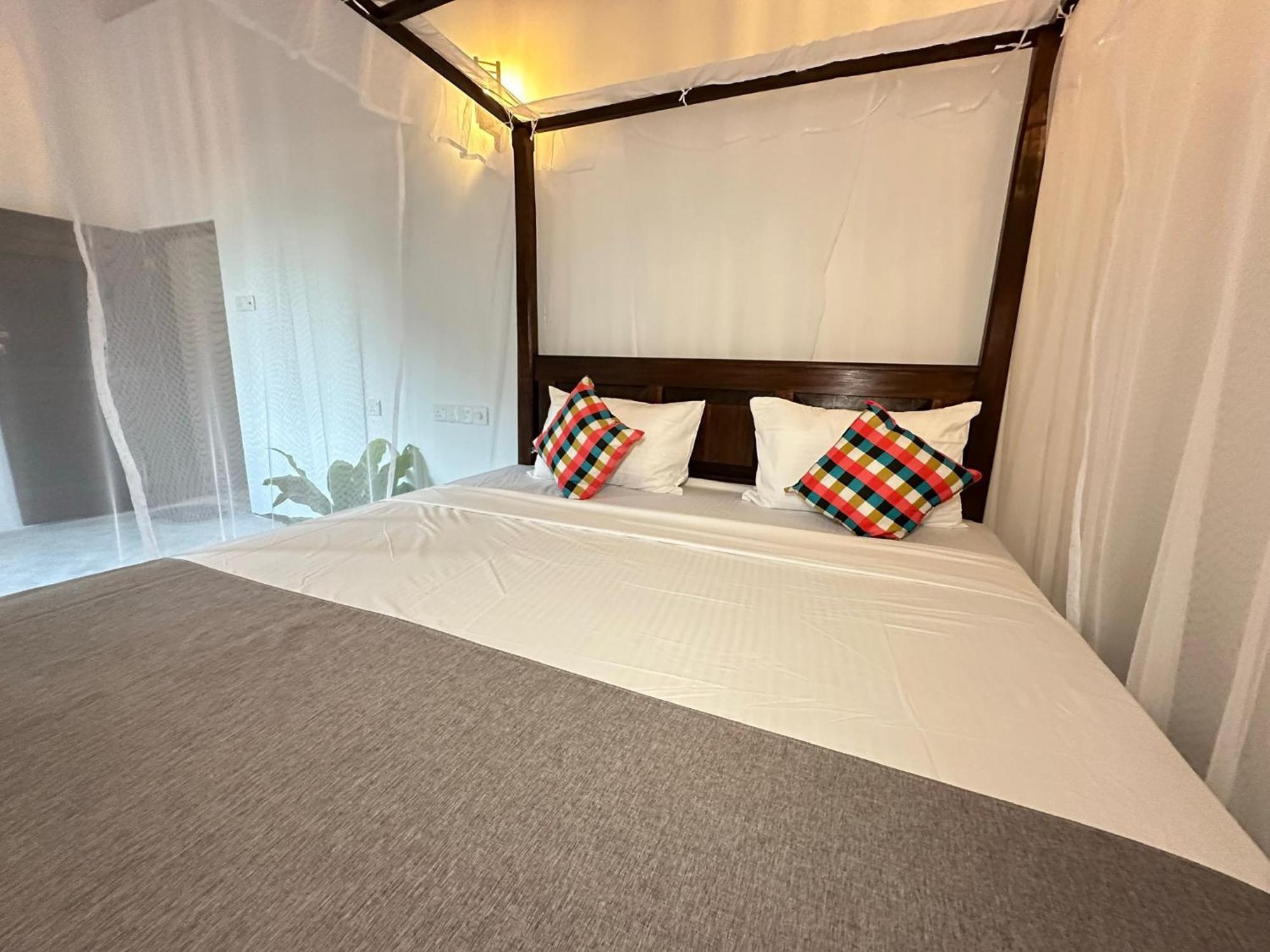 Sunliya Resort Тангалла Экстерьер фото