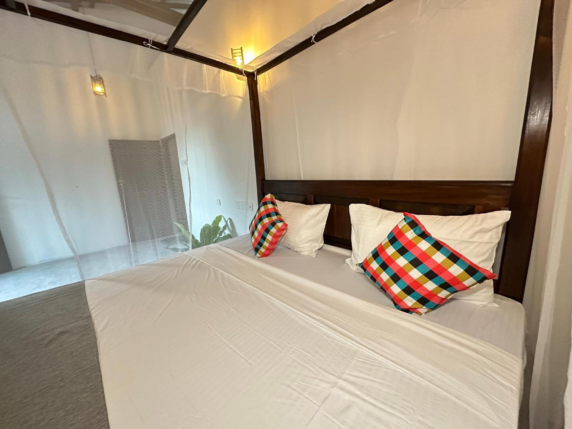Sunliya Resort Тангалла Экстерьер фото